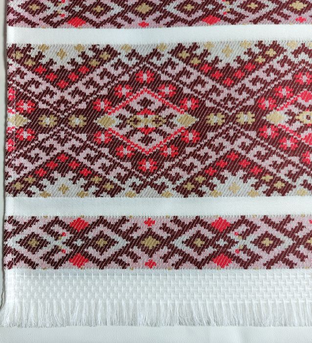 Рушник лняний в білому кольорі. Розмір 94х39 з візерунком