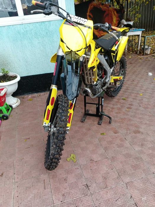 Сузукі рмз 250  .