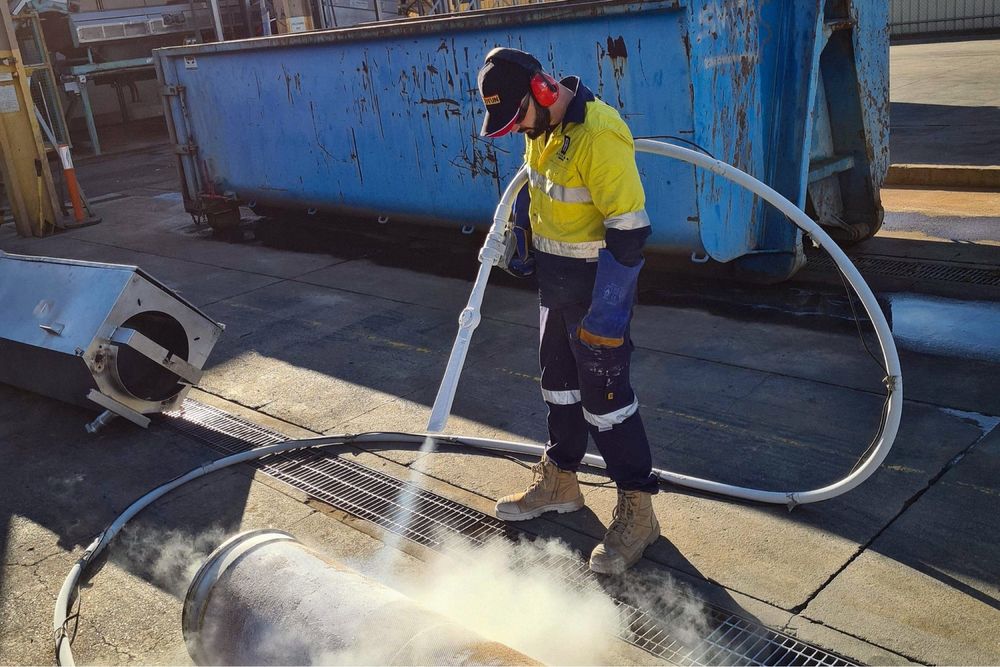 Usluga czyszczenia suchym lodem