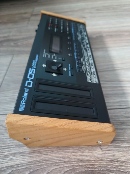 Roland D-05 - jak nowy + gratisy