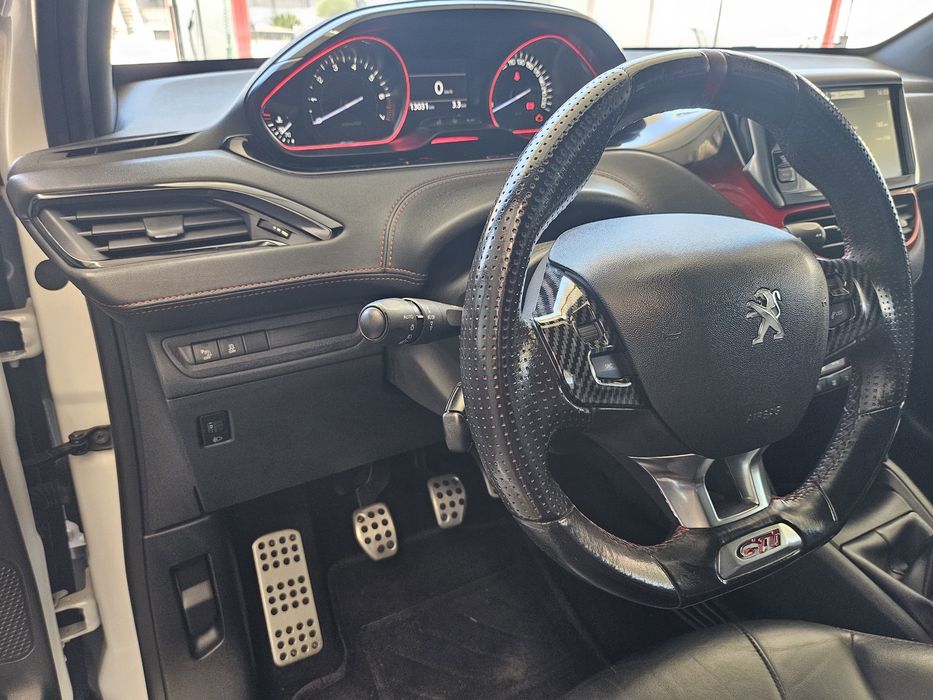 Peugeot 208 GTi 1.6 THP 200cv
