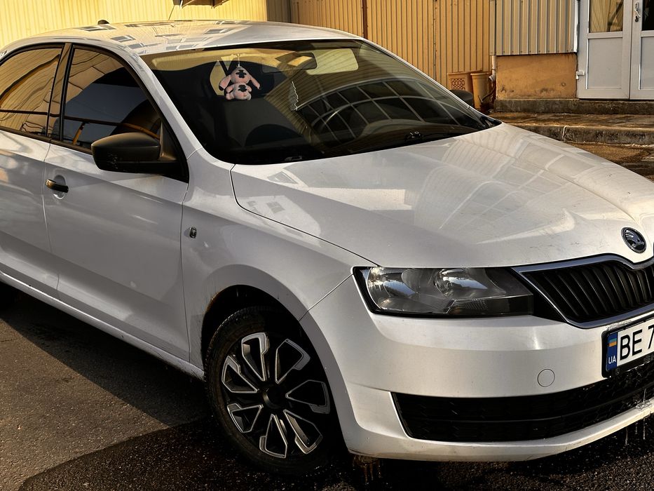 Продам свою машину Шкода Rapid