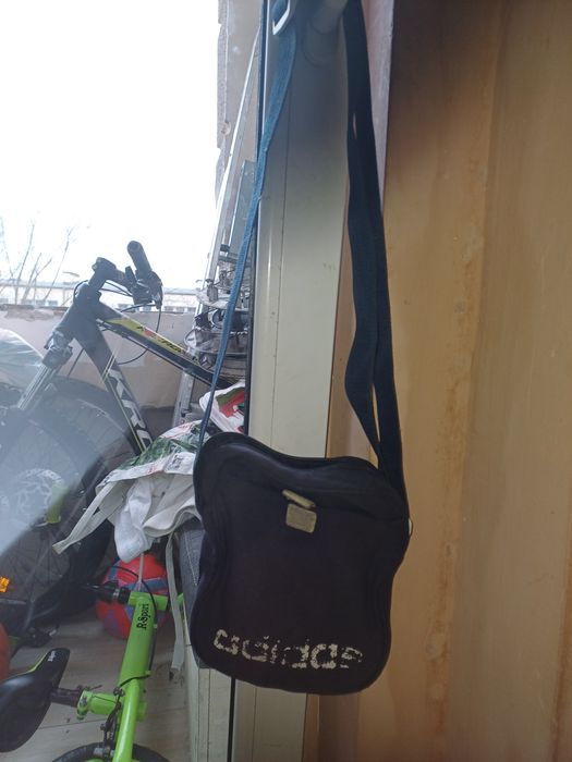 Nerka Adidas , wada nie ma zanka odpadł