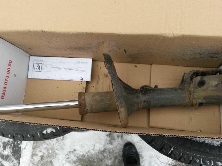 Амортизатор передний Хундай Туксон Киа Спортедж 2004-2010г