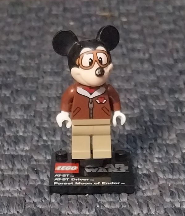 Várias figuras lego