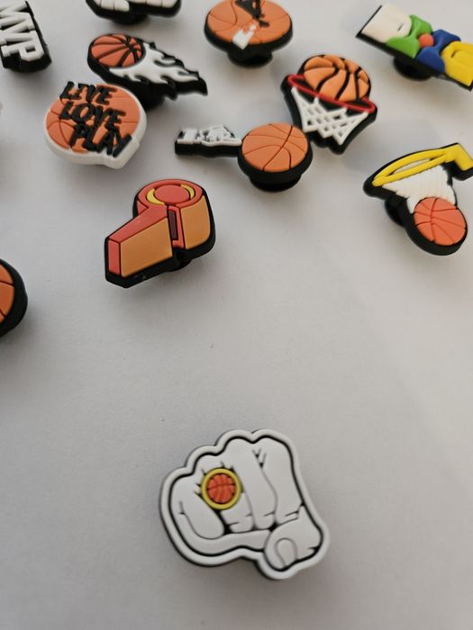 Nowa przypinka pin do Crocs'ów koszykarska, koszykówki, basketball