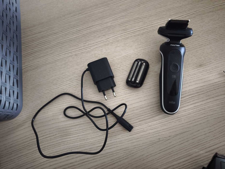 Máquina de barbear Braun Easyclean S5