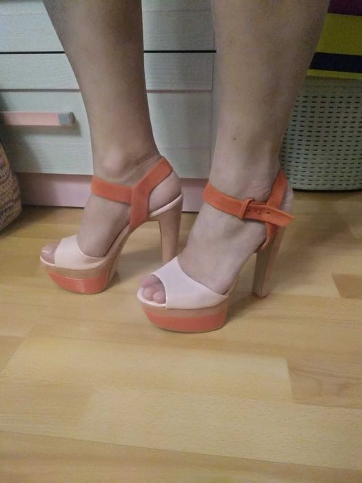 Босоніжки Zara. Натуральна шкіра. 37 розмір. Нові