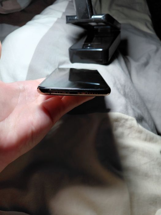 Продам iPhone XS gold