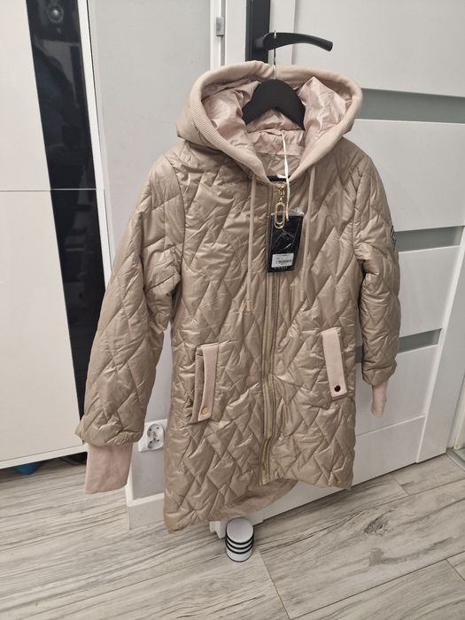 Kurtka S nowa z kapturem