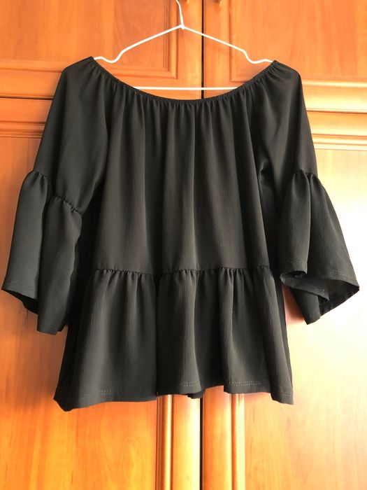 Чорна блузка з принтом