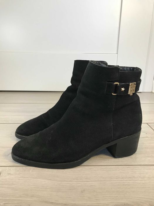 Skórzane botki Tommy Hilfiger Monogram Block-Heel rozm. 38