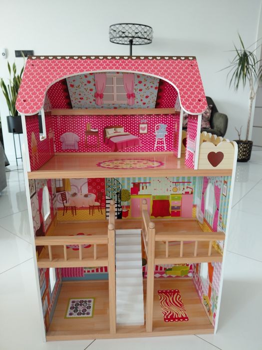 Domek dla lalek z mebelkami