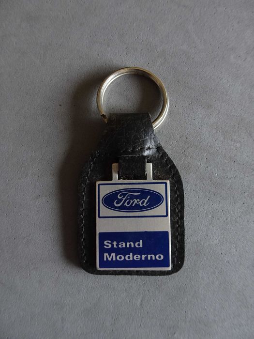 Ford Keychain - Modern Stand