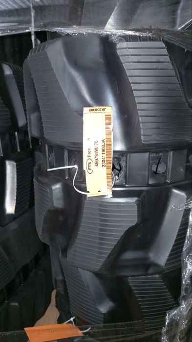 Гумова гусениця 400х72,5х76 W , резиновая гусеница 400/72,5/76 W