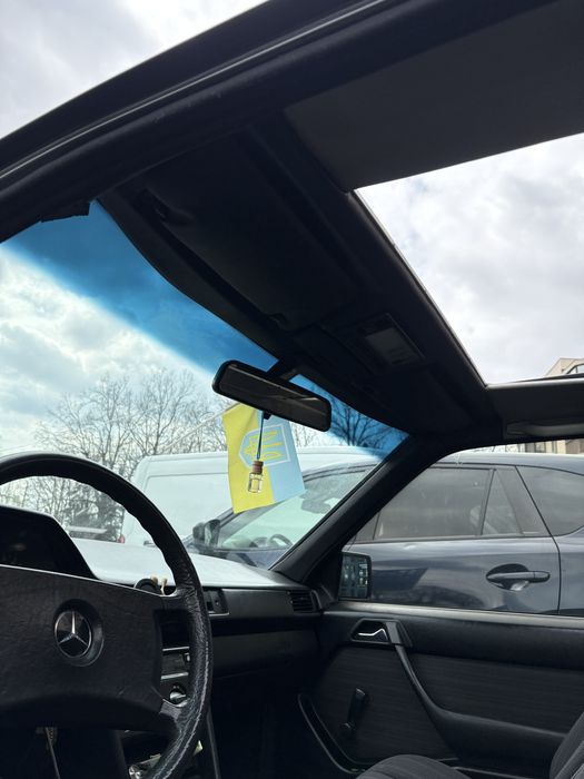 Mercedes-Benz E-Class 1990