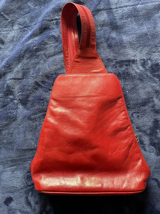 Piękny czerwony skórzany plecak damski