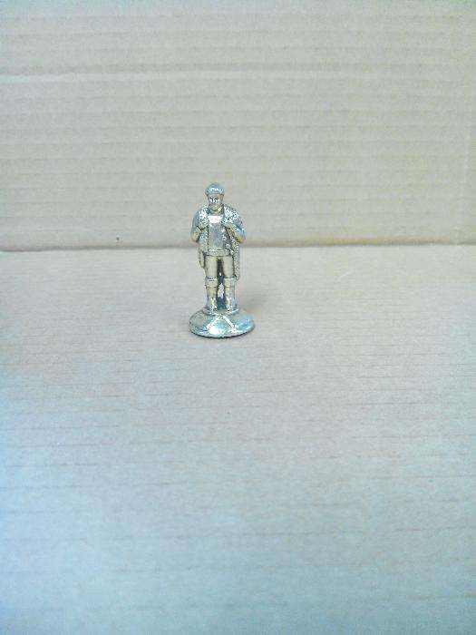 figuras em metal