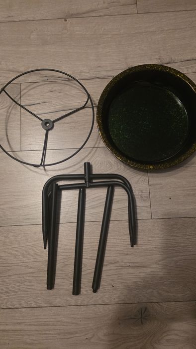 Poidło dla ptaków, stojące, metalowe