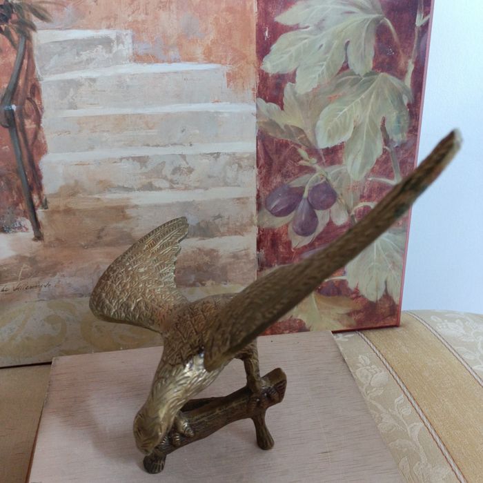 Zabytkowa rzezba,figura Orła na gałęzi z mosiądzu.