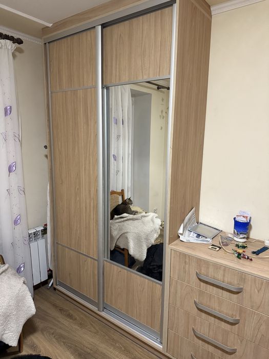 Шафа купе з поличками