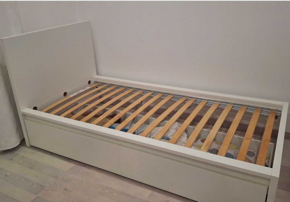 Cama MALM IKEA branca com gavetoes