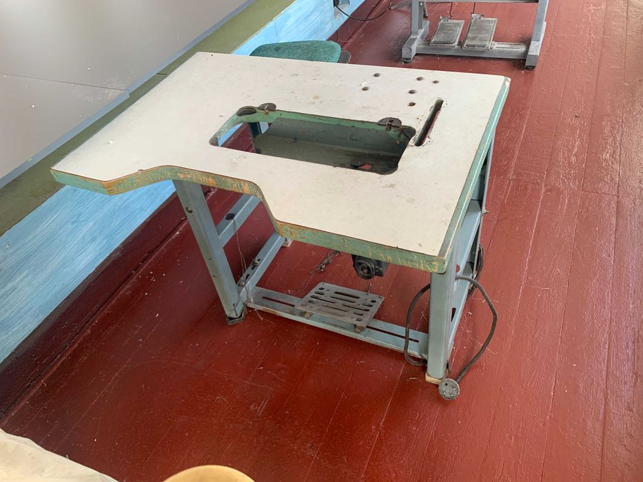 Стіл для швейної машинки 1862кл,, 1022кл., оверлока