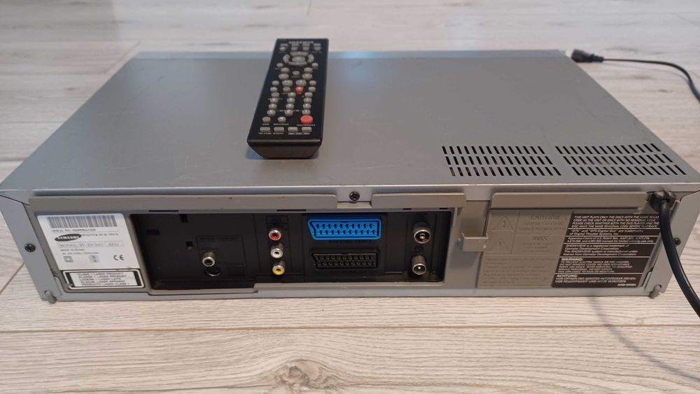 Samsung SV-DVD40 XEG – dual deck SVHS/DVD