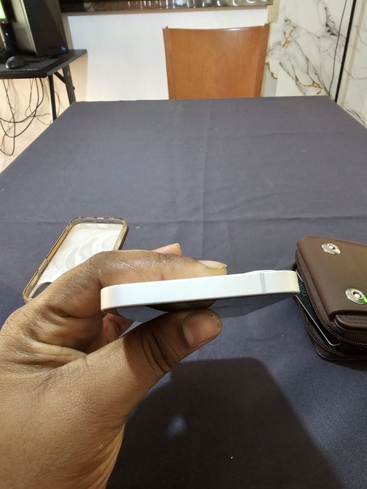 Vendo ou Troco iphone 16e Branco 128GB