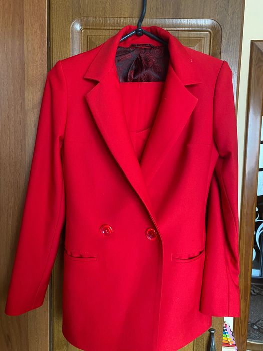 Продам червоний костюм з корсетом