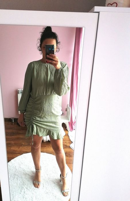 Sukienka z marszczeniem r. 42