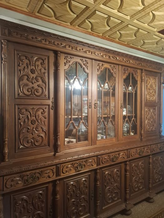 Moveis  de sala vintage em excelente estado de quinta do Douro. Móvel 1 ( sem adereços) 450€. Móvel 2 ( sem adereços) 450€.