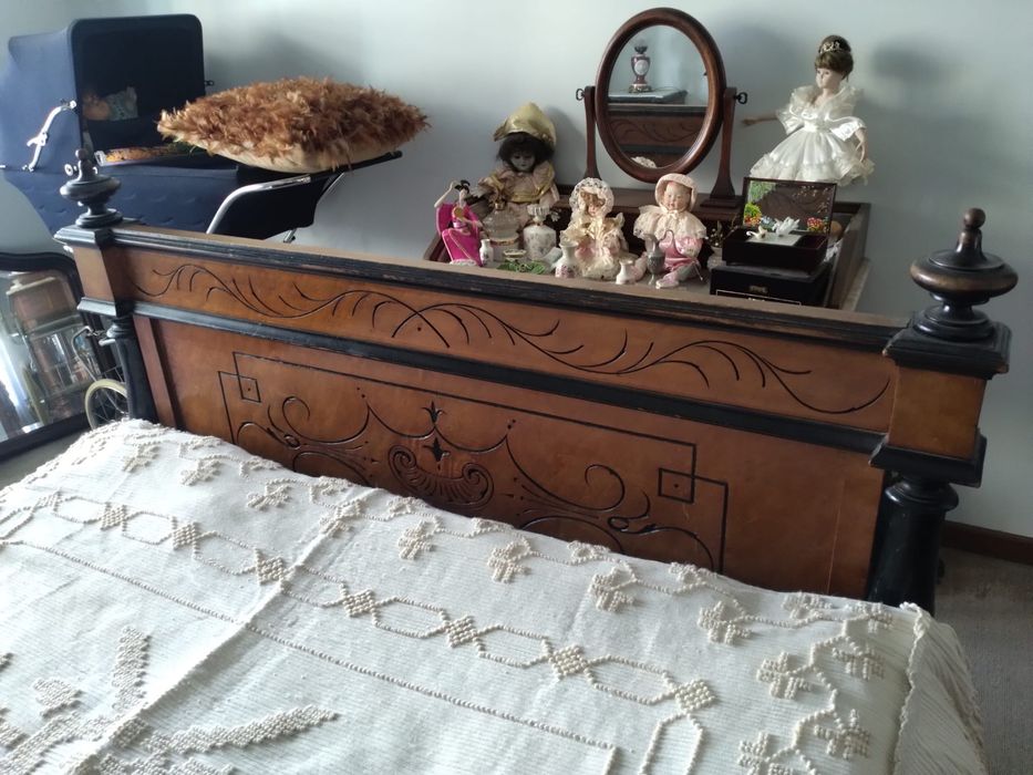 Mobiliário de quarto muito antigo