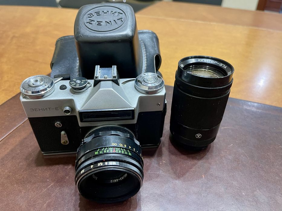 Продається фотоапарат Зенит-Е с олимпийской оптикой. Торг.