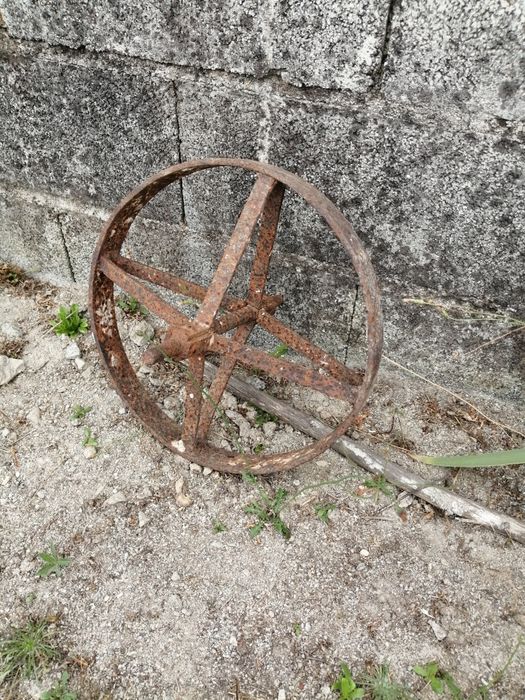 Roda carro mão ferro