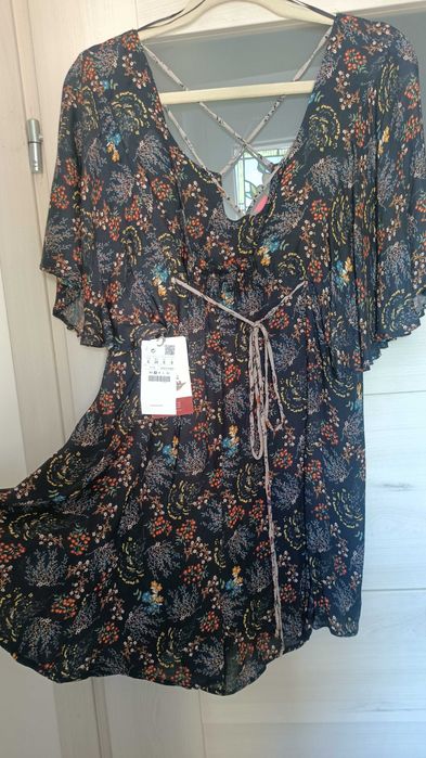 Zwiewne spodnium / kombinezon PULL&BEAR rozm. S, kwiecisty wzór, NOWE