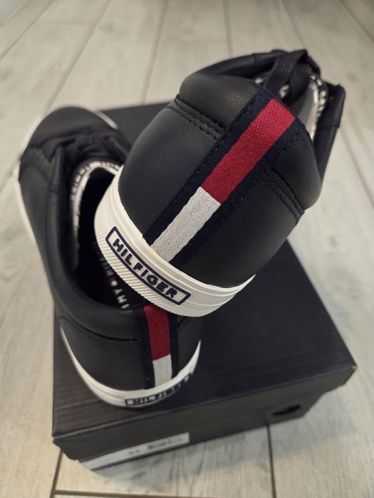 Meskie skórzane buty r.43 Tommy Hilfiger granatowe