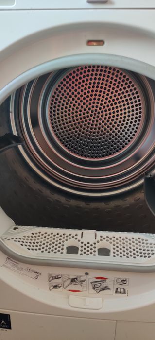 Сушка одягу electrolux