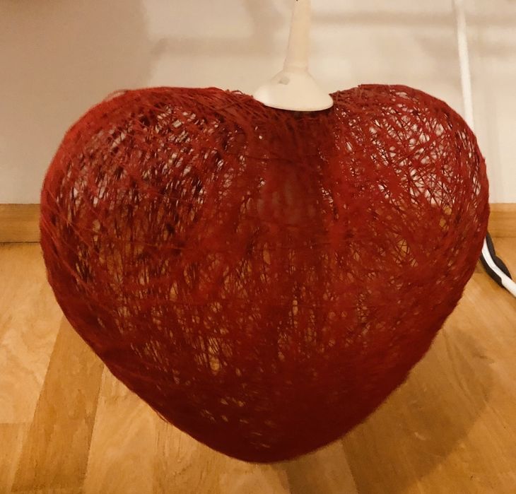 Żyrandol ze sznurka SERCE