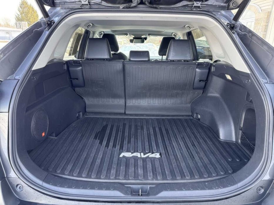 Toyota RAV4 Hybrid Limited      2022