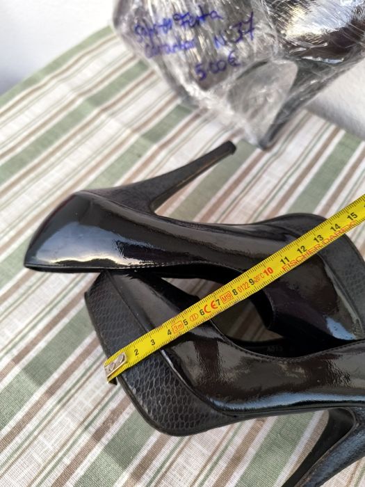 Sapatos pretos com brilho
