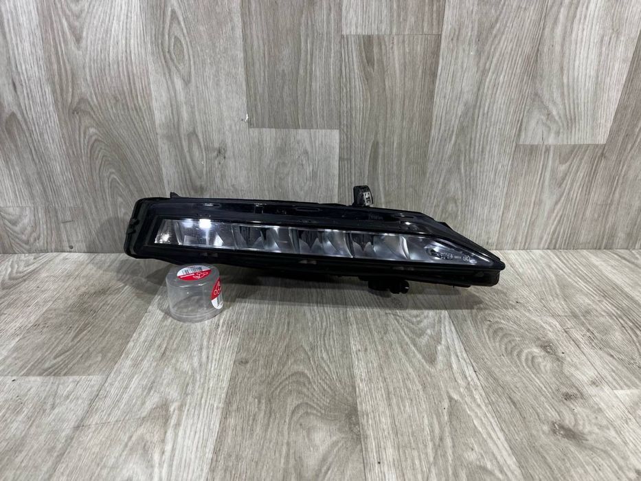 Противотуманка правая Skoda Superb 3 \ 2019 - 2023 г. / Галоген