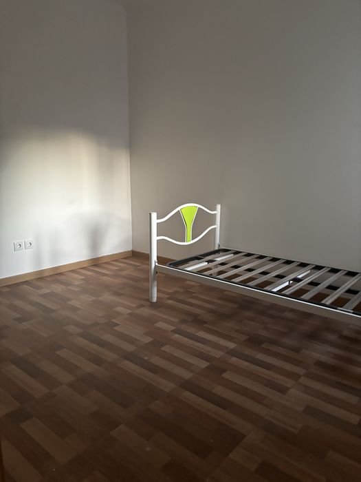 Alugo ao quarto , 4 quartos