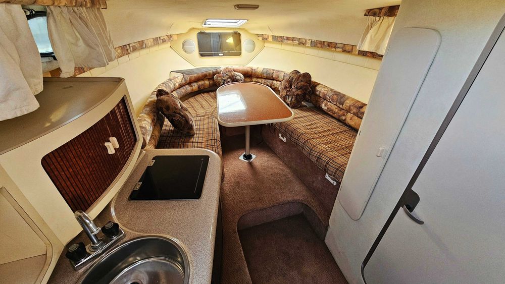 Катер Monterey 276 CR с лафетом в идеальном заводском состоянии