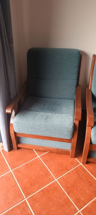 Vendo sofá cama e 2 cadeirões