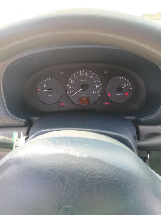 Clio 1.2 ,19000km "novo"