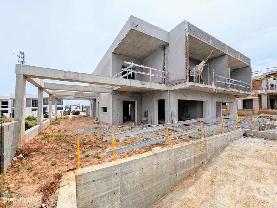 Casa / Villa T4 em Estômbar e Parchal de 250,00 m2