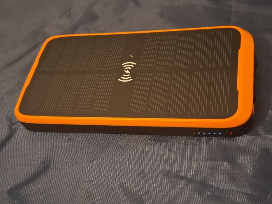Powerbank solar portátil de alta capacidade (38.800 mAh / 3.7V)