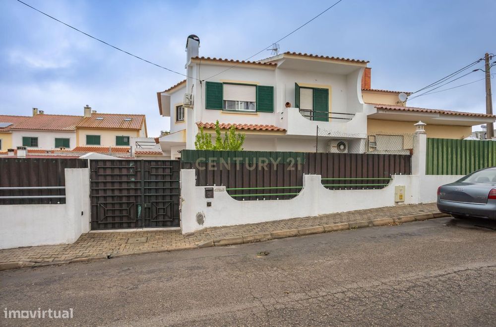 Moradia T5 em Pinhal de Frades com Garagem!