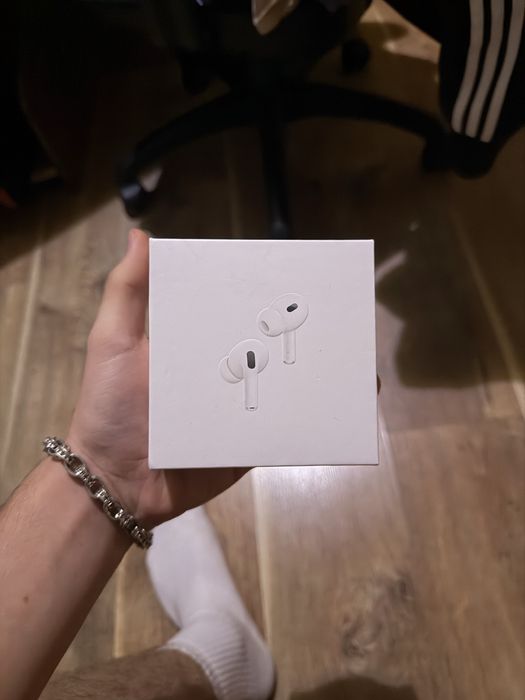 AirPods Pro (2nd generation) with MagSafe Charging Case (USB-C)